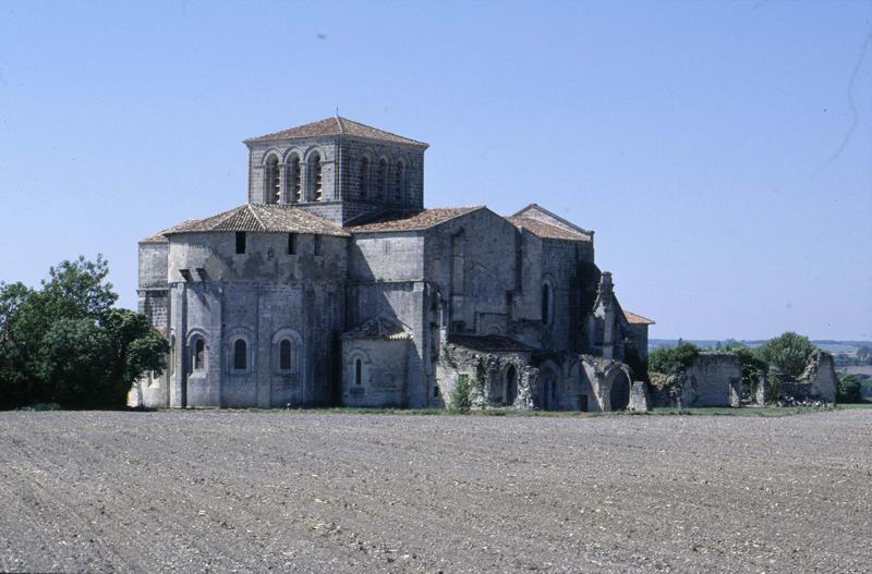 Ensemble nord-est et clocher de l'église abbatiale