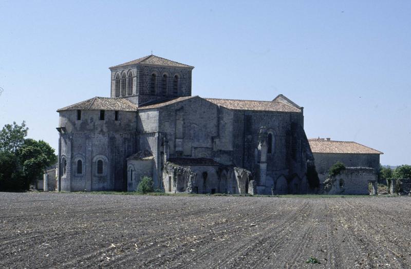 Ensemble nord-est et clocher de l'église abbatiale