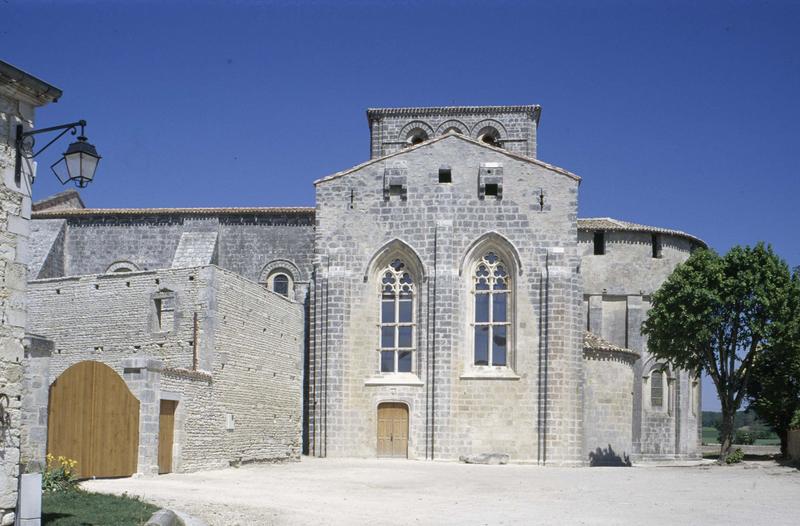 Façade ouest de l'église abbatiale