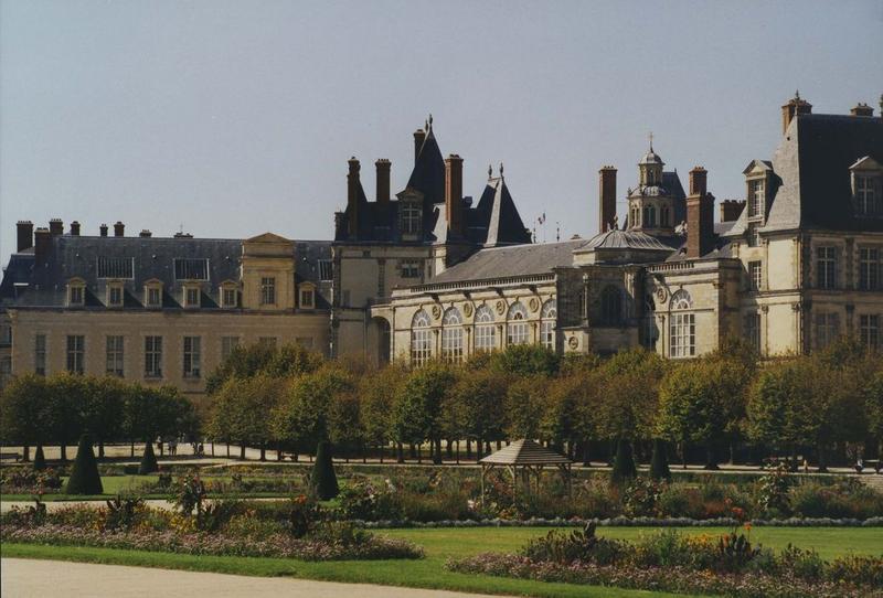 ensemble sud des bâtiments donnant sur la Grand Parterre, vue partielle