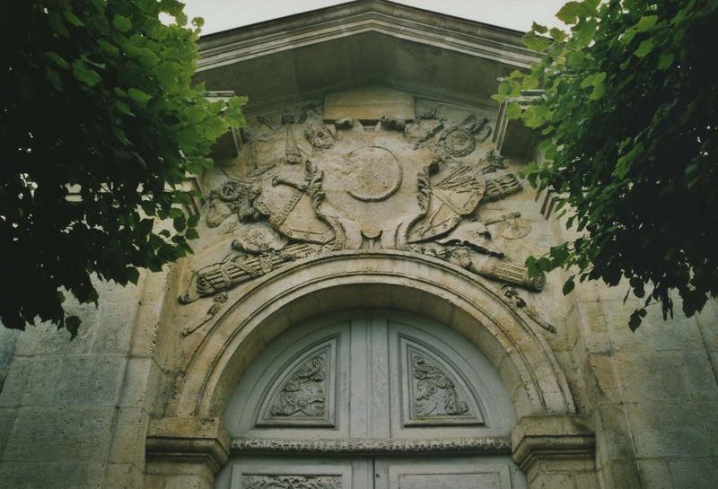 porche ouest, détail du linteau