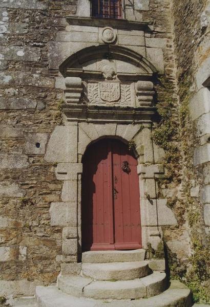 vue générale de la porte menant à la tour d'escalier