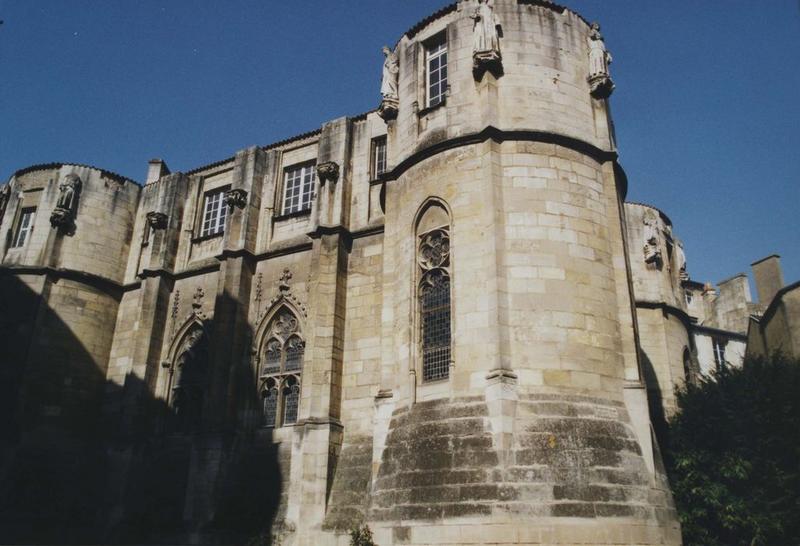 façade sur la rue des Cordeliers, tour de Manbergeon, vue générale