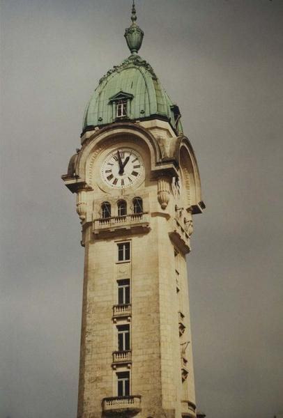 Vue générale de la tour de l'horloge