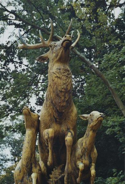 parc, groupe sculpté : cerf accompagné de biches