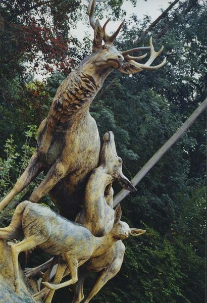 parc, groupe sculpté : cerf accompagné de biches