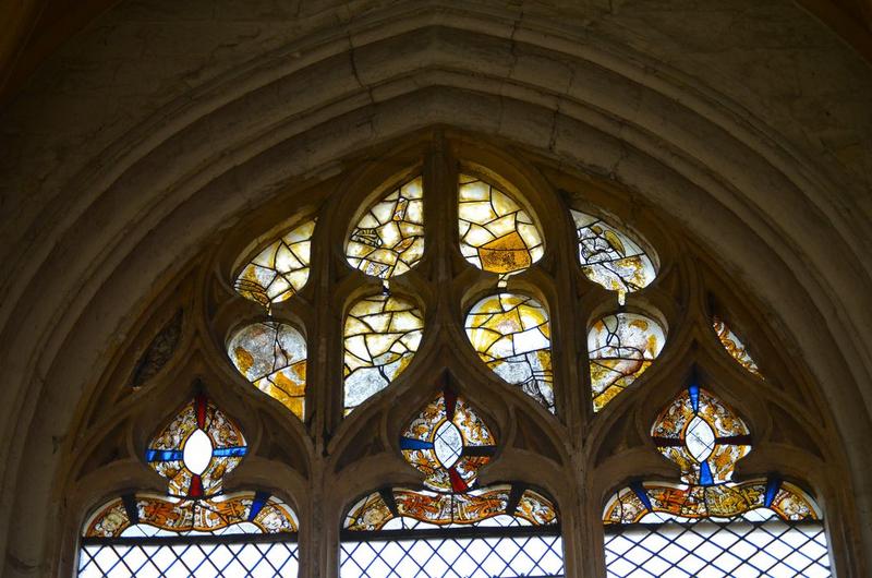 vitrail du choeur (fragments), vue générale