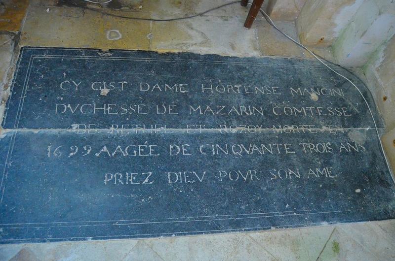 plaque funéraire d'Hortense Mancini, duchesse de Mazarin, vue générale - © Ministère de la Culture (France), Médiathèque du patrimoine et de la photographie, diffusion RMN-GP