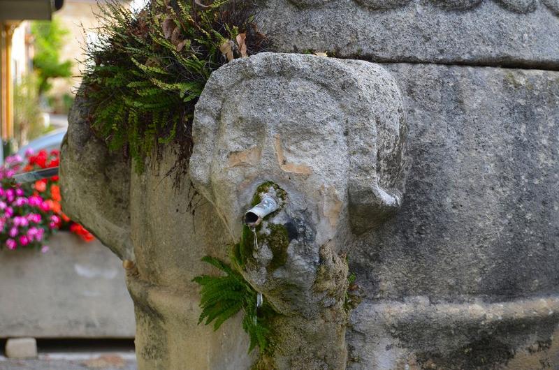 détail d'un des mascarons