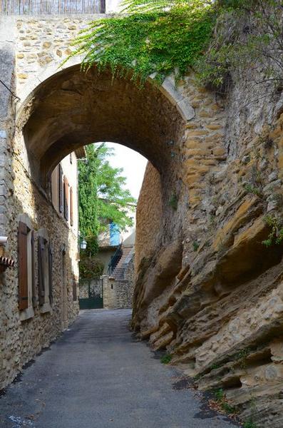 Vue partielle de la rue