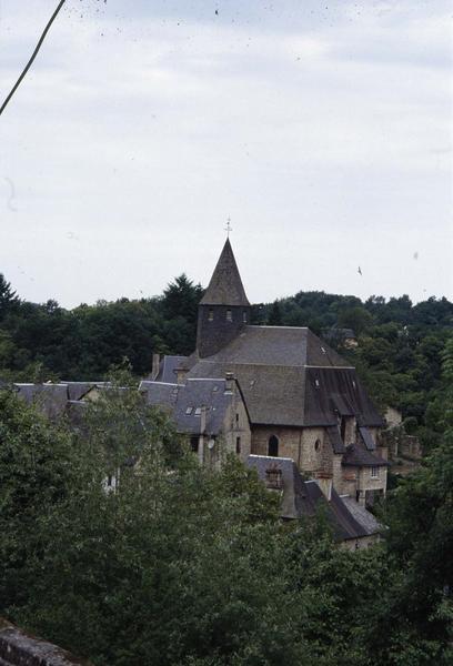 Ensemble sud-est et maisons environnantes