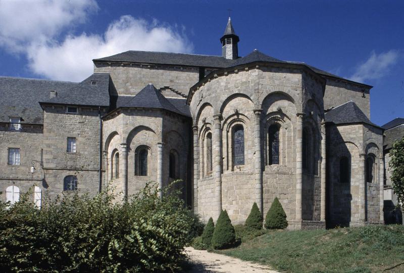 Eglise abbatiale Saint-André et Saint-Léger