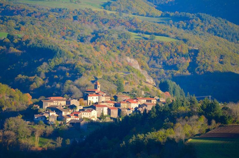 vue générale du village dans son environnement