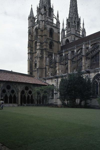 Façade sud sur jardin et les flèches