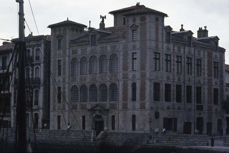 Façades sur le port