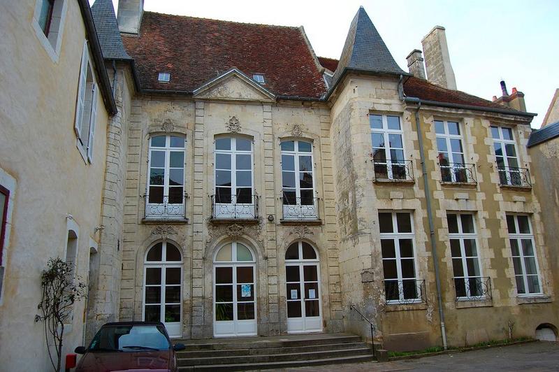 vue générale de la façade sur cour