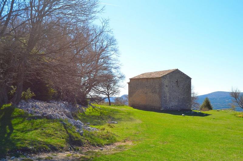 vue générale de la chapelle dans son environnement