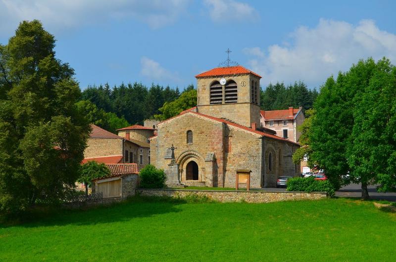 vue générale de l'église dans son environnement