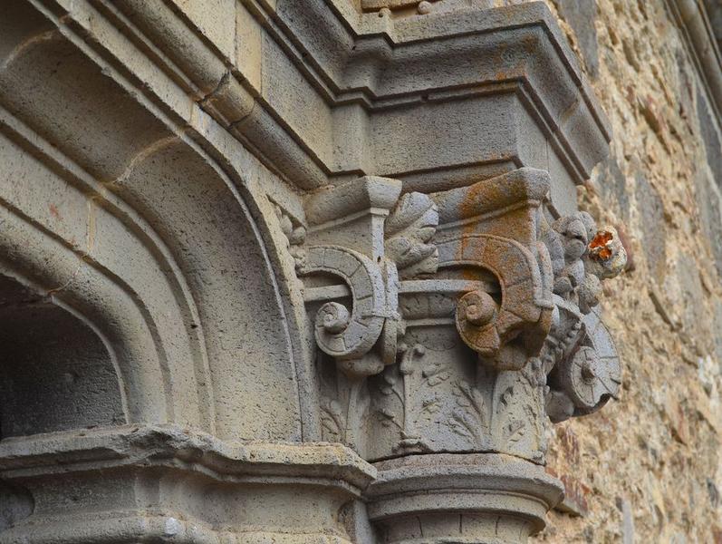 façade sud, porte d'accès, détail