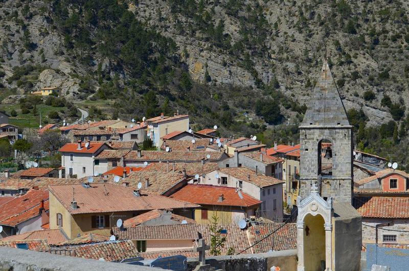 vue partielle du village depuis le site de l'ancien château-fort