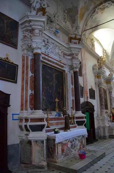 autel retable de la Crucifixion, tableau : la Crucifixion, avec donateurs et saints patrons, vue générale - © Ministère de la Culture (France), Médiathèque du patrimoine et de la photographie, diffusion RMN-GP