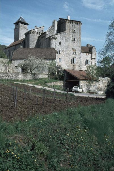 Ensemble du château sur jardin