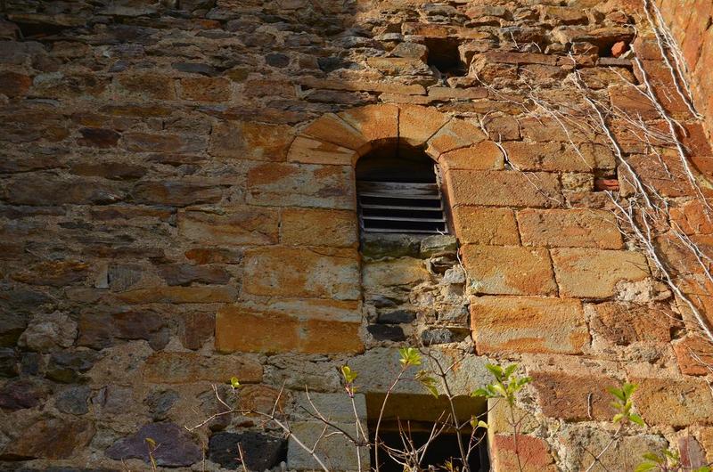 façade sud, détail d'une baie au niveau du 1er étage