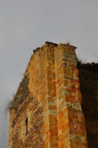 angle sud-ouest, détail extérieur de la maçonnerie au niveau de l'escalier à vis qui commence à partir de la voûte du 2ème étage