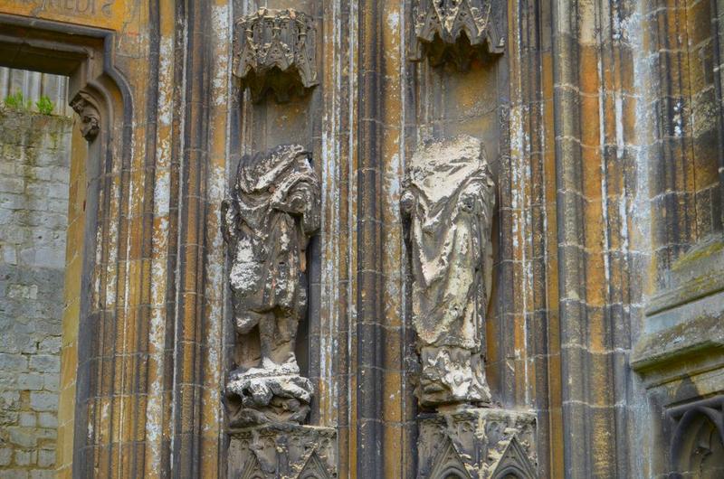 statues du portail occidental : saints personnages non identifiés , vue générale - © Ministère de la Culture (France), Médiathèque du patrimoine et de la photographie, diffusion RMN-GP