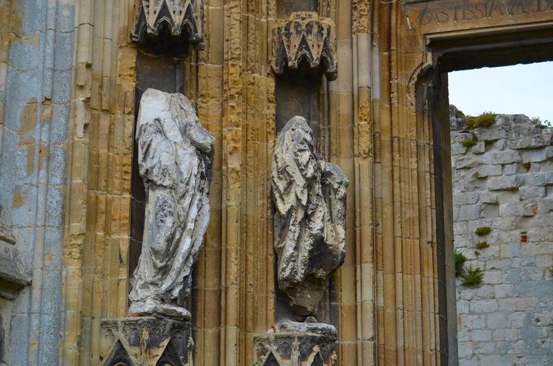 statues du portail occidental : saints personnages non identifiés , vue générale - © Ministère de la Culture (France), Médiathèque du patrimoine et de la photographie, diffusion RMN-GP