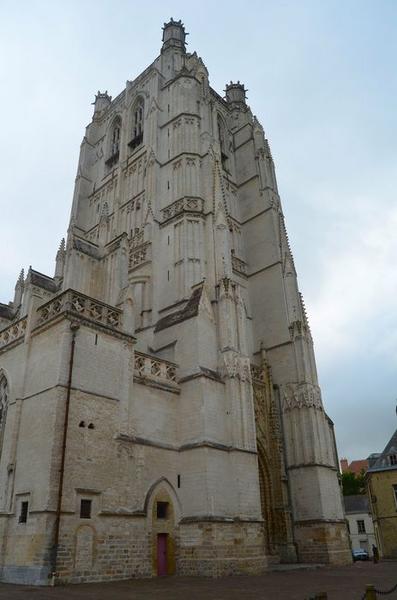 Vue générale du clocher, ensemble nord-ouest