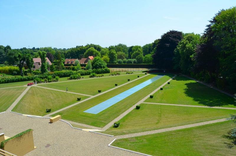 vue générale sur le jardin sud depuis la terrasse ouest