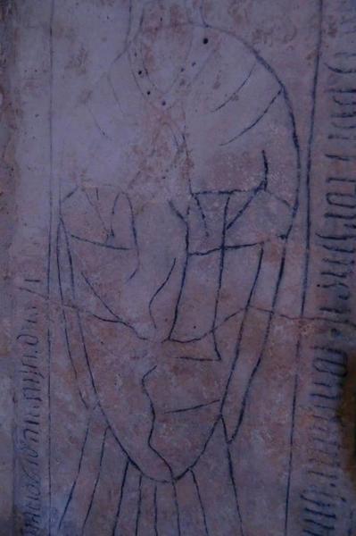 dalle funéraire d'Antoine Gauthier, recteur de Saint-Cyprien, vue partielle
