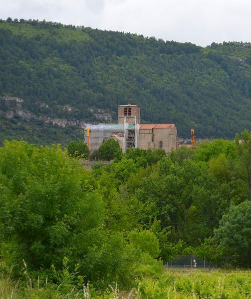 Vue générale de l'église dans son environnement