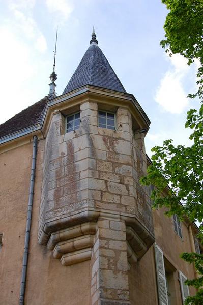 tourelle, angle des façades sud et est, vue générale