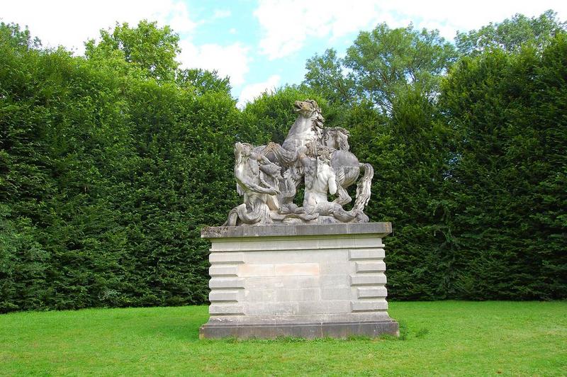 parc, groupe sculpté : les chevaux d'Apollon, vue générale