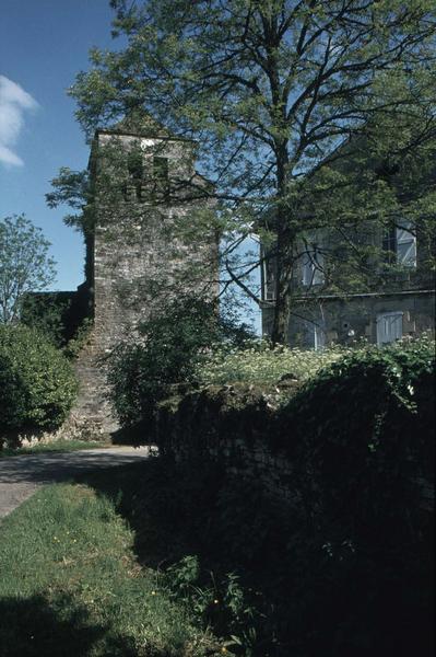 Clocher et maison