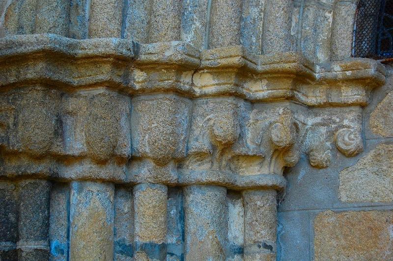 ancien porche d'accès nord, détail des chapiteaux, ébrasement de gauche