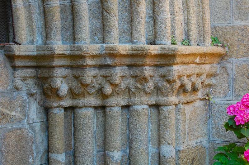 ancien porche d'accès sud, détail des chapiteaux, ébrasement de droite