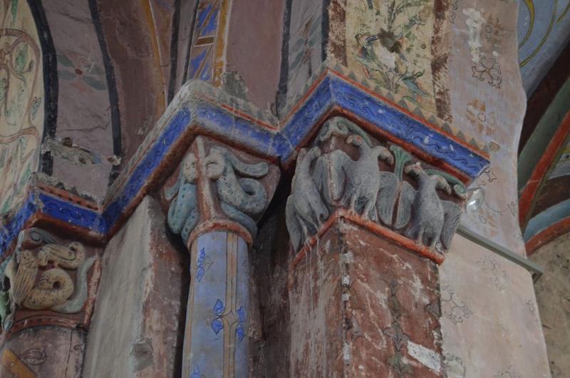 vue générale de deux des chapiteaux sculptés du choeur