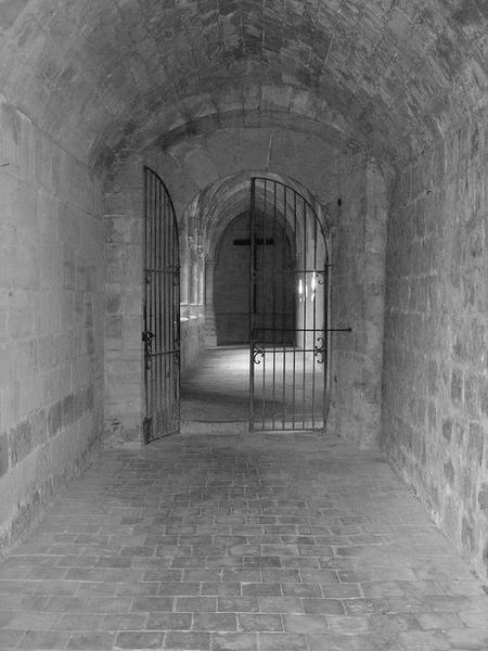 couloir menant au petit cloître, vue générale