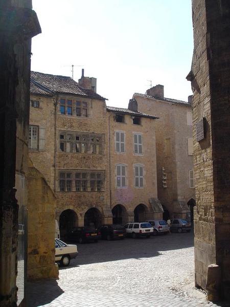 façades nord bordant la place au sud, vue générale