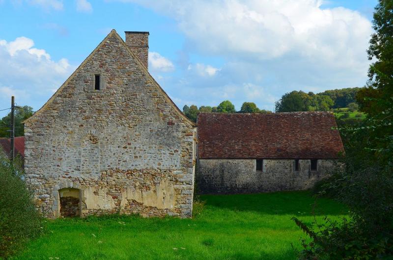 pignon de l'ancien logis prieural, flanc sud du prieuré, vue générale