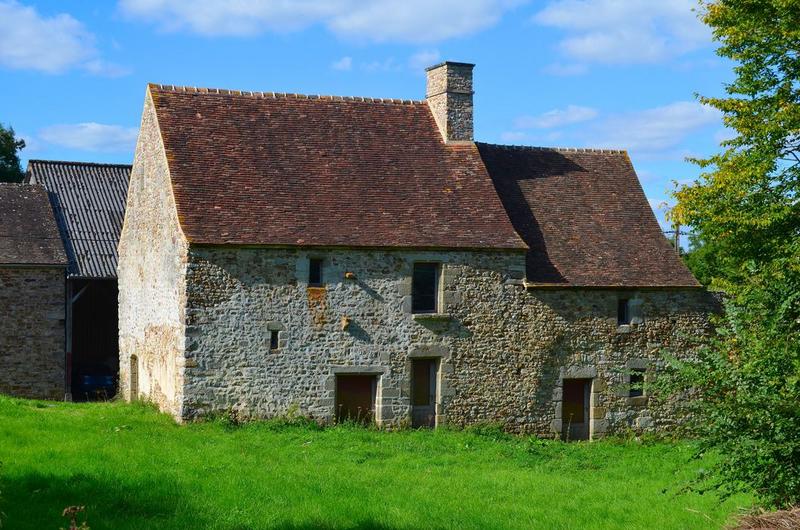 façade ouest de l'ancien logis prieural, vue générale