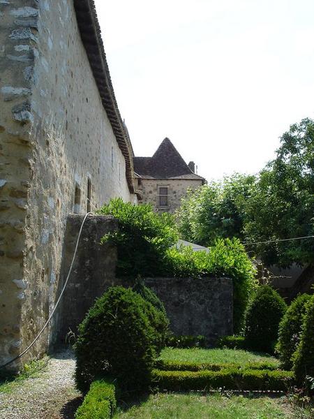 façade sud sur jardin, vue partielle