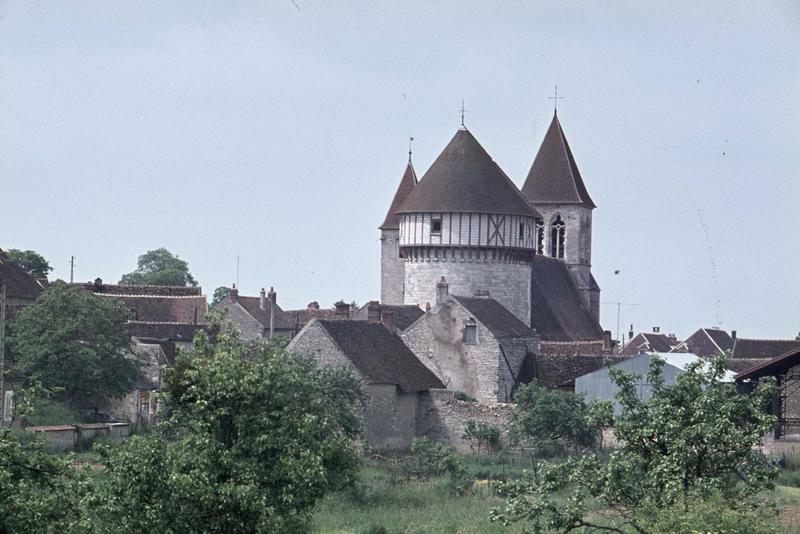 Ensemble est : tour de l'abside