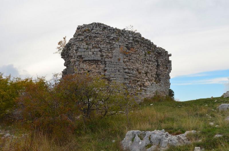 ruines de la chapelle, flanc nord-est, vue générale