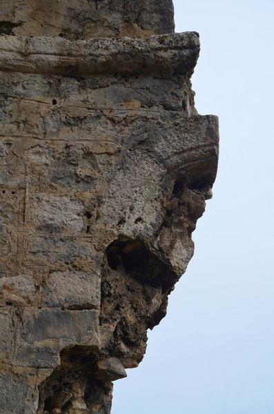 ruines de la chapelle, choeur, détail d'une ancienne baie