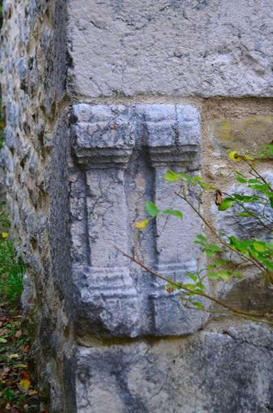 flanc sud, détail de la maçonnerie, pierre de réemploi