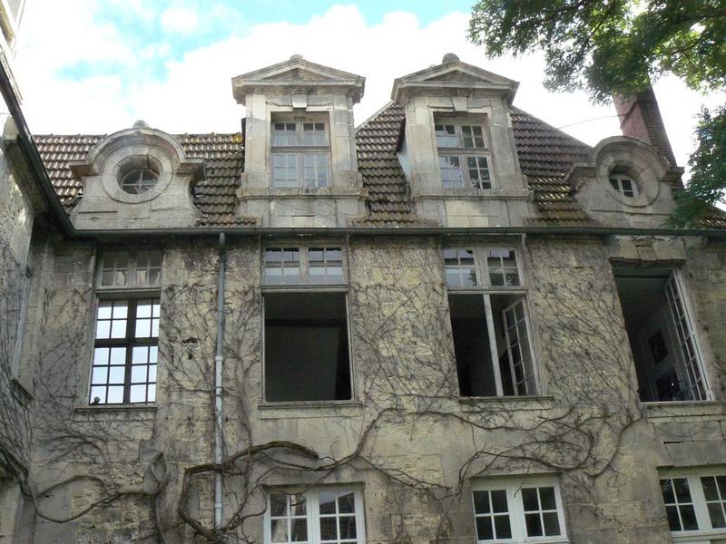 façade nord sur jardin, vue partielle